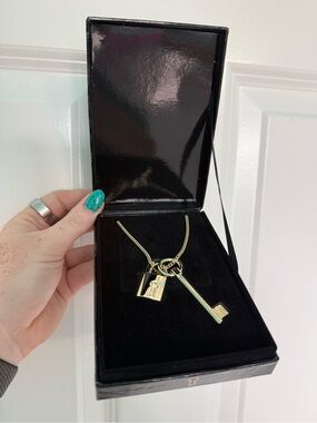 NWT Victoria’s Secret Gold Necklace